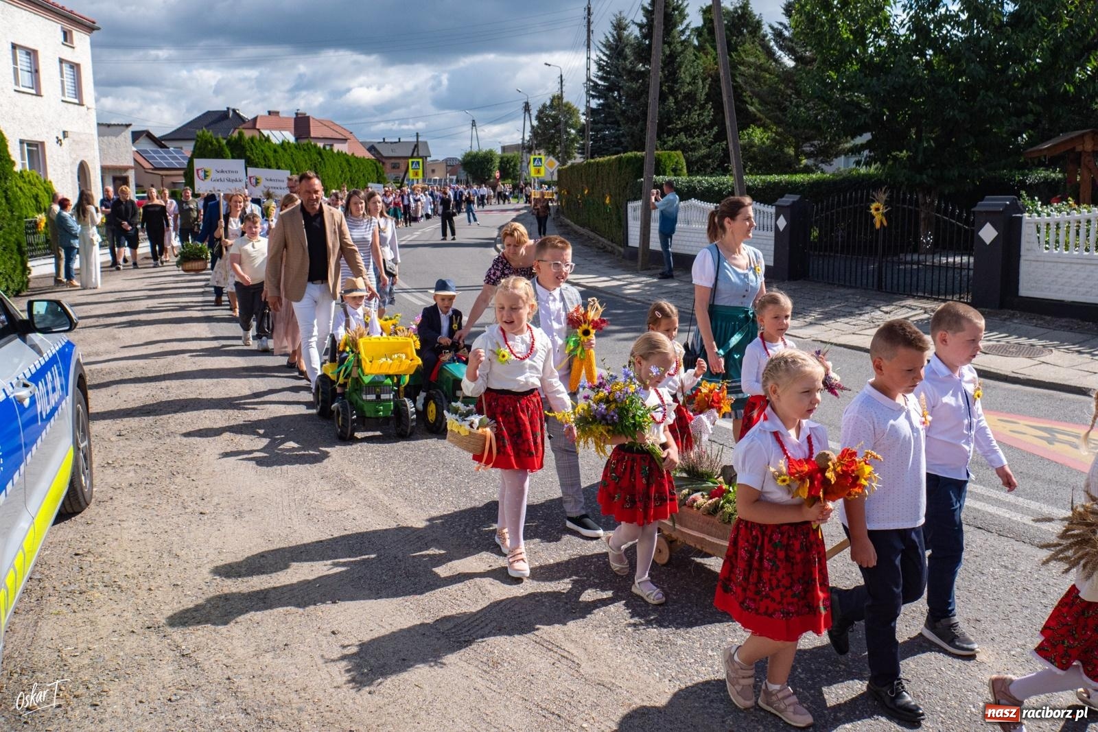 Zdjęcie w galerii na portalu naszraciborz.pl: Barwny korowód rozpoczął Gminne Dożynki w Zawadzie Książęcej [FOTO i WIDEO] wiadomości z regionu