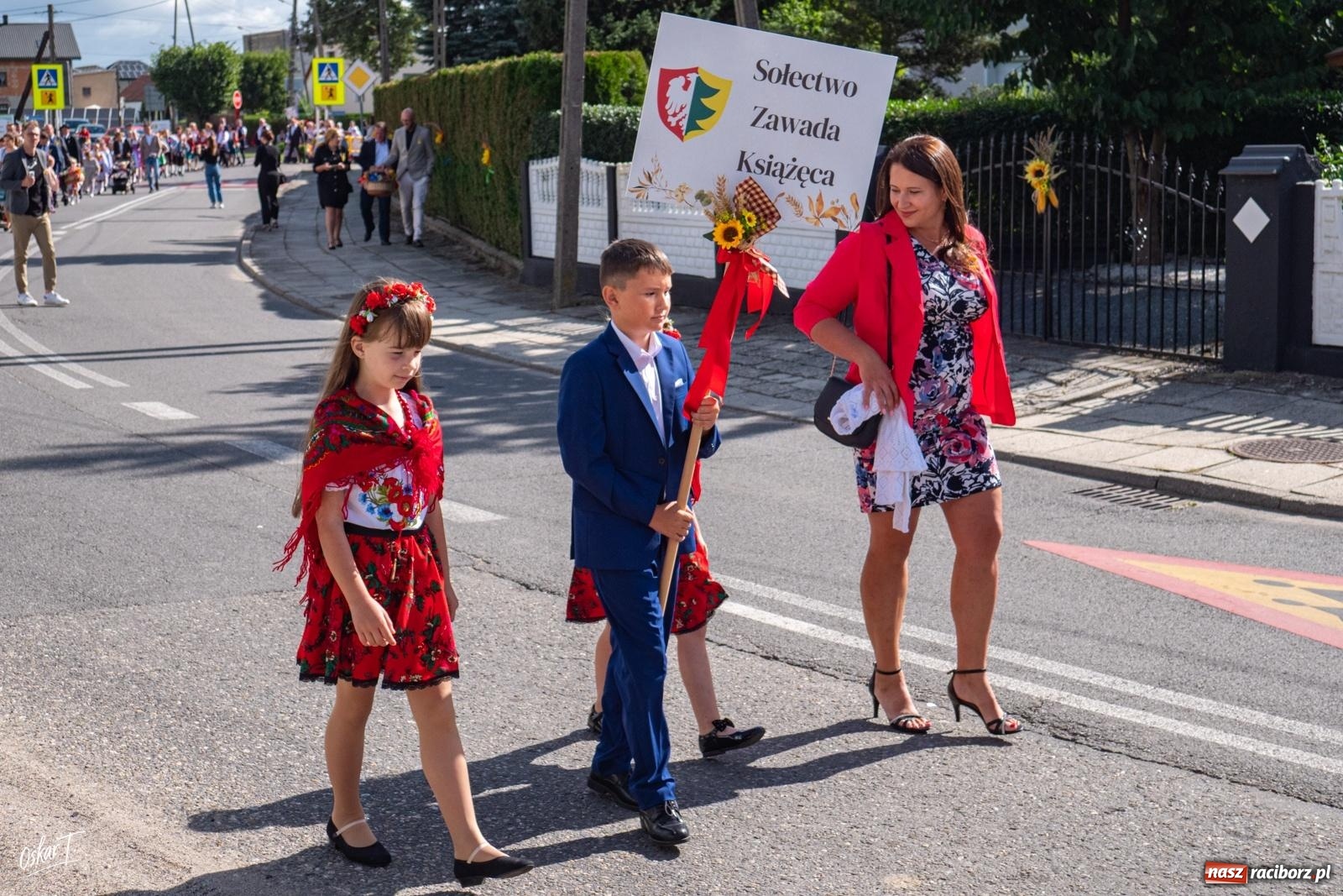 Zdjęcie w galerii na portalu naszraciborz.pl: Barwny korowód rozpoczął Gminne Dożynki w Zawadzie Książęcej [FOTO i WIDEO] wiadomości z regionu