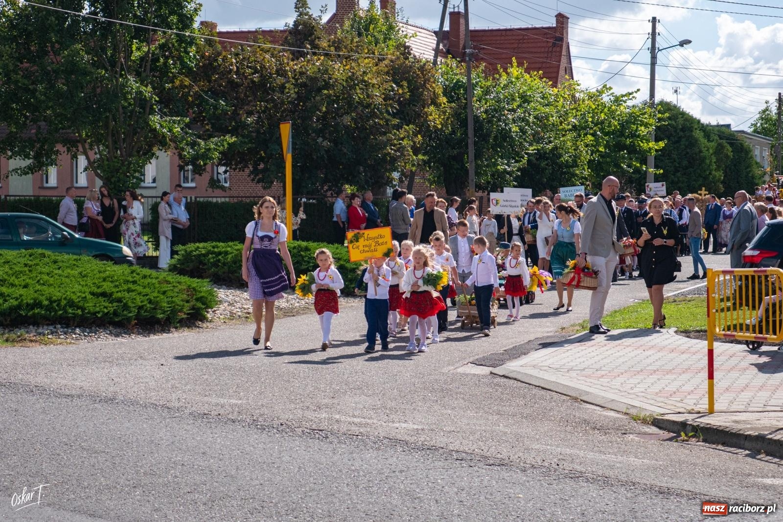 Zdjęcie w galerii na portalu naszraciborz.pl: Barwny korowód rozpoczął Gminne Dożynki w Zawadzie Książęcej [FOTO i WIDEO] wiadomości z regionu