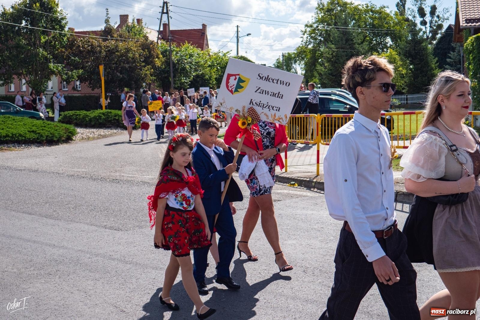 Zdjęcie w galerii na portalu naszraciborz.pl: Barwny korowód rozpoczął Gminne Dożynki w Zawadzie Książęcej [FOTO i WIDEO] wiadomości z regionu