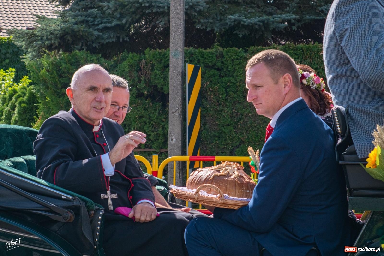Zdjęcie w galerii na portalu naszraciborz.pl: Barwny korowód rozpoczął Gminne Dożynki w Zawadzie Książęcej [FOTO i WIDEO] wiadomości z regionu