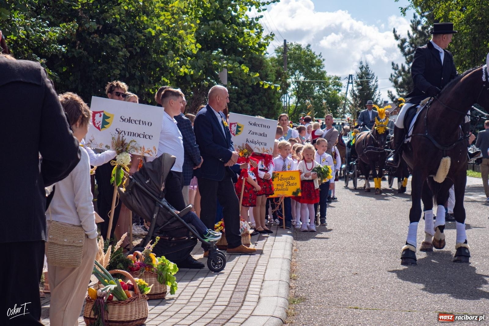 Zdjęcie w galerii na portalu naszraciborz.pl: Barwny korowód rozpoczął Gminne Dożynki w Zawadzie Książęcej [FOTO i WIDEO] wiadomości z regionu