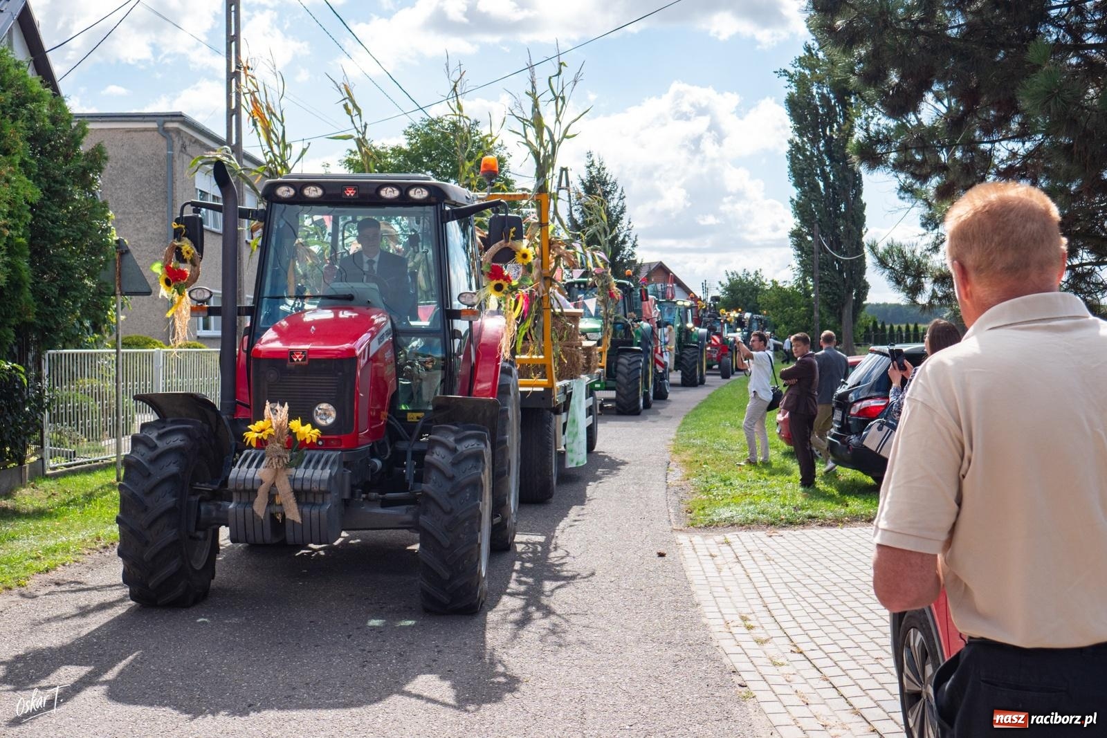 Zdjęcie w galerii na portalu naszraciborz.pl: Barwny korowód rozpoczął Gminne Dożynki w Zawadzie Książęcej [FOTO i WIDEO] wiadomości z regionu