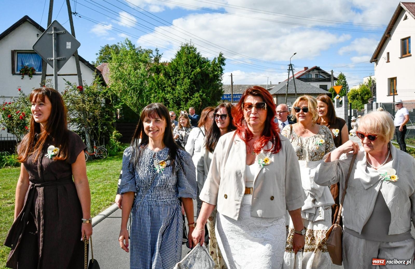 Zdjęcie w galerii na portalu naszraciborz.pl: Gigantyczny korowód w Bieńkowicach. Korony, maszyny i dużo humoru [FOTO i WIDEO] wiadomości z regionu
