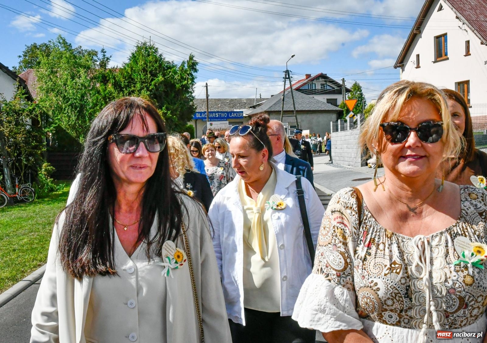 Zdjęcie w galerii na portalu naszraciborz.pl: Gigantyczny korowód w Bieńkowicach. Korony, maszyny i dużo humoru [FOTO i WIDEO] wiadomości z regionu