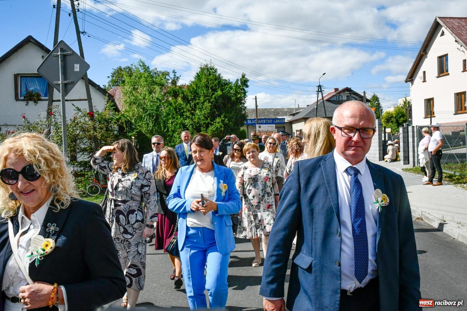 Zdjęcie w galerii na portalu naszraciborz.pl: Gigantyczny korowód w Bieńkowicach. Korony, maszyny i dużo humoru [FOTO i WIDEO] wiadomości z regionu