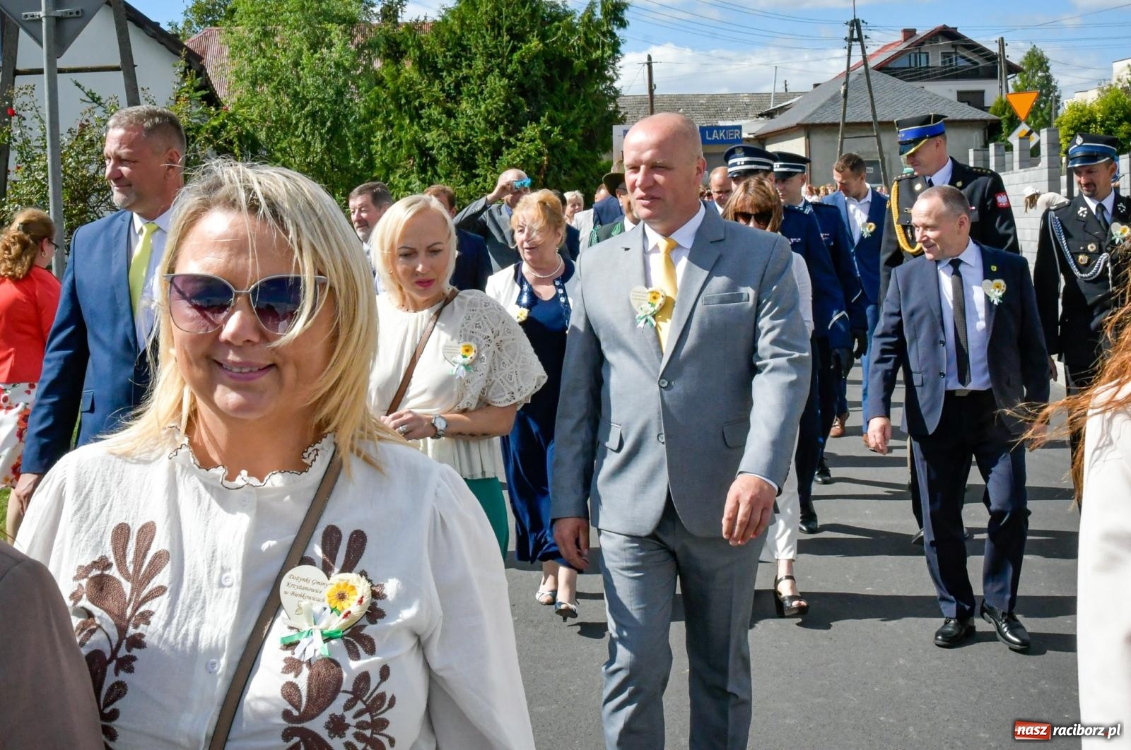 Zdjęcie w galerii na portalu naszraciborz.pl: Gigantyczny korowód w Bieńkowicach. Korony, maszyny i dużo humoru [FOTO i WIDEO] wiadomości z regionu