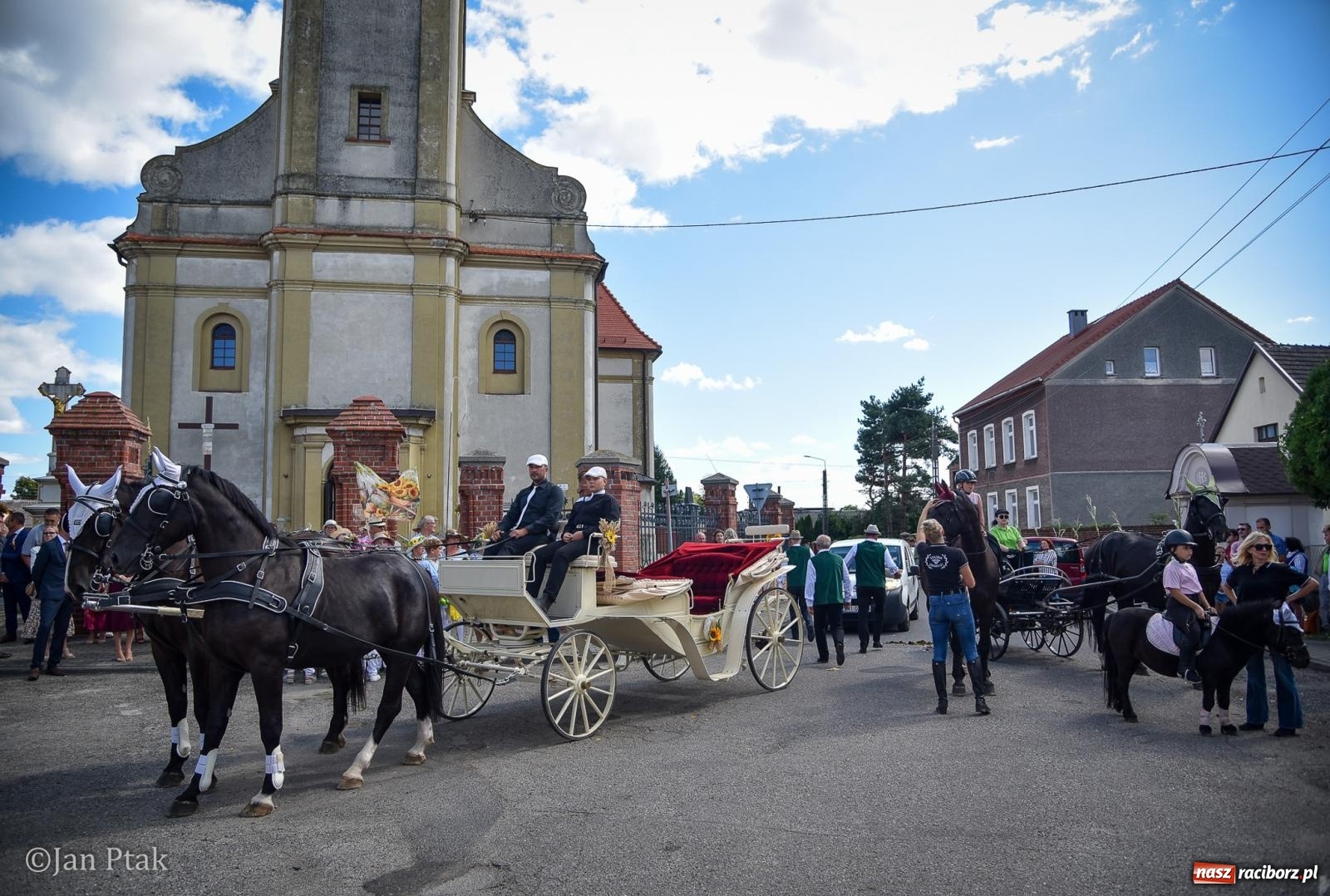 Zdjęcie w galerii na portalu naszraciborz.pl: Dożynki gminy Krzanowice w Wojnowicach. Za nami uroczysty korowód [FOTO i WIDEO] wiadomości z regionu