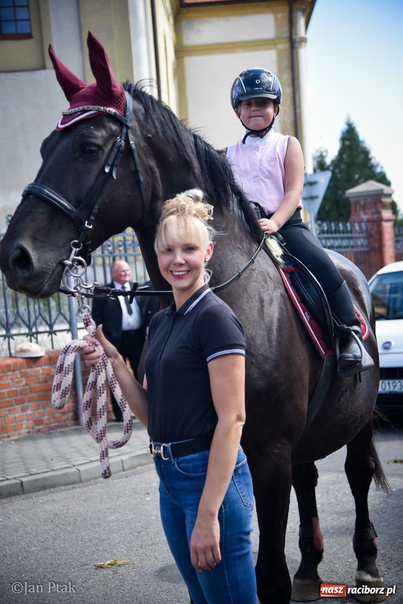 Zdjęcie w galerii na portalu naszraciborz.pl: Dożynki gminy Krzanowice w Wojnowicach. Za nami uroczysty korowód [FOTO i WIDEO] wiadomości z regionu