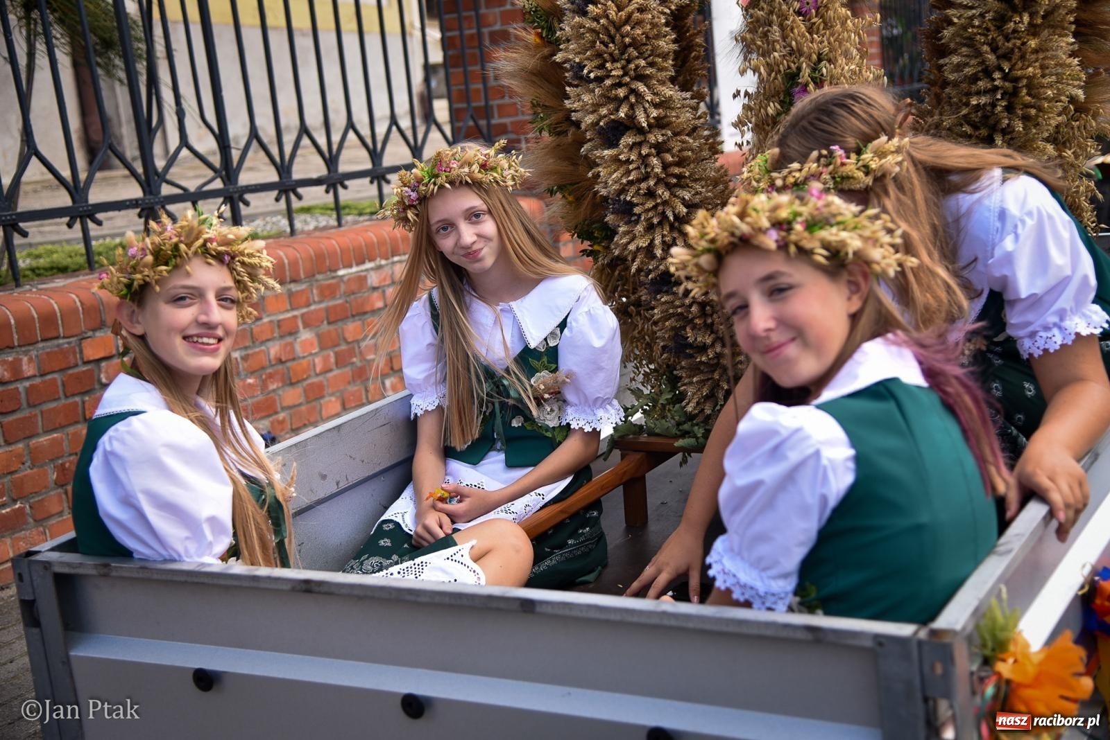 Zdjęcie w galerii na portalu naszraciborz.pl: Dożynki gminy Krzanowice w Wojnowicach. Za nami uroczysty korowód [FOTO i WIDEO] wiadomości z regionu
