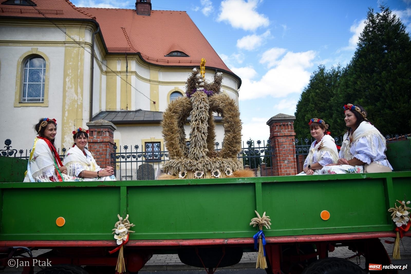 Zdjęcie w galerii na portalu naszraciborz.pl: Dożynki gminy Krzanowice w Wojnowicach. Za nami uroczysty korowód [FOTO i WIDEO] wiadomości z regionu