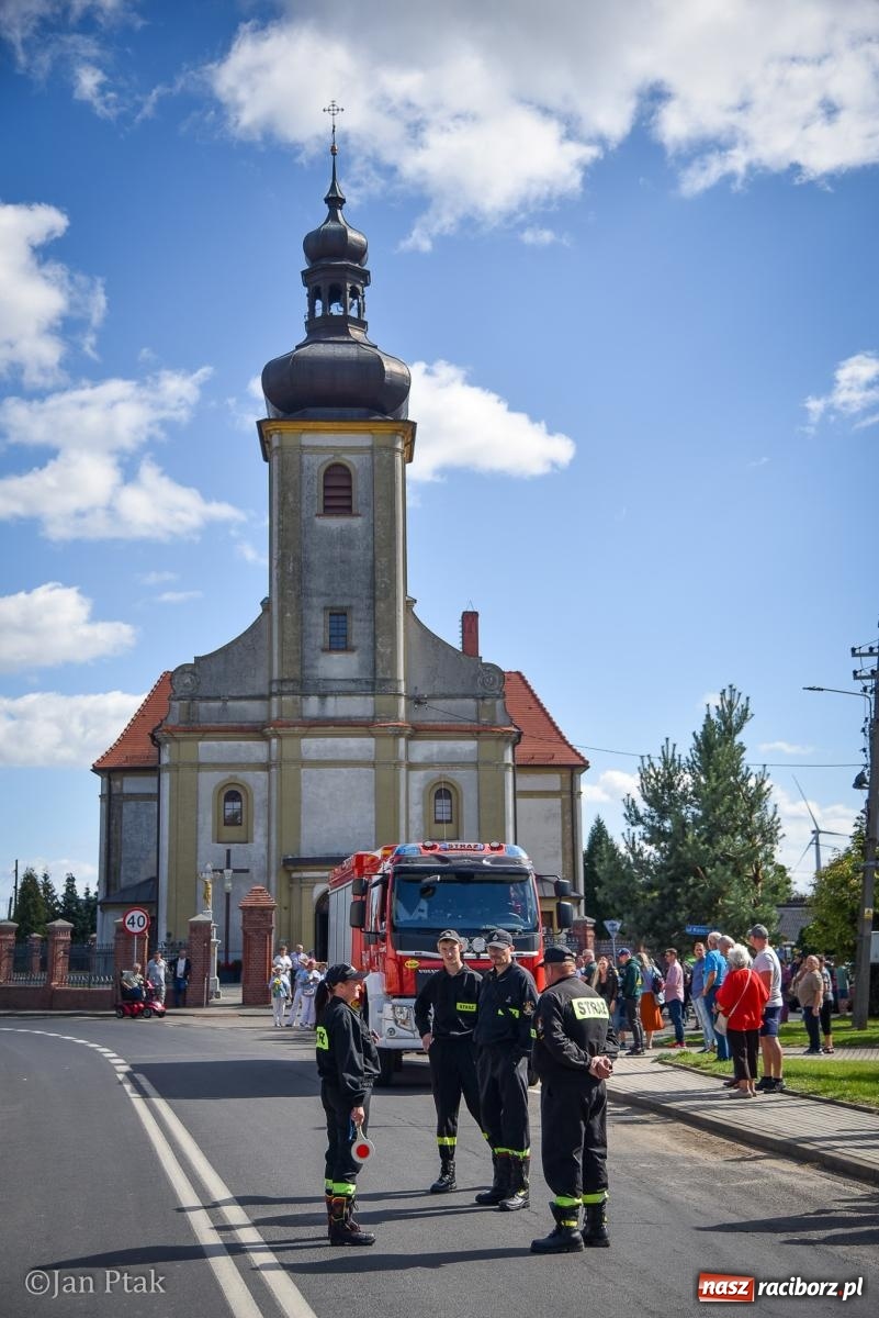 Zdjęcie w galerii na portalu naszraciborz.pl: Dożynki gminy Krzanowice w Wojnowicach. Za nami uroczysty korowód [FOTO i WIDEO] wiadomości z regionu
