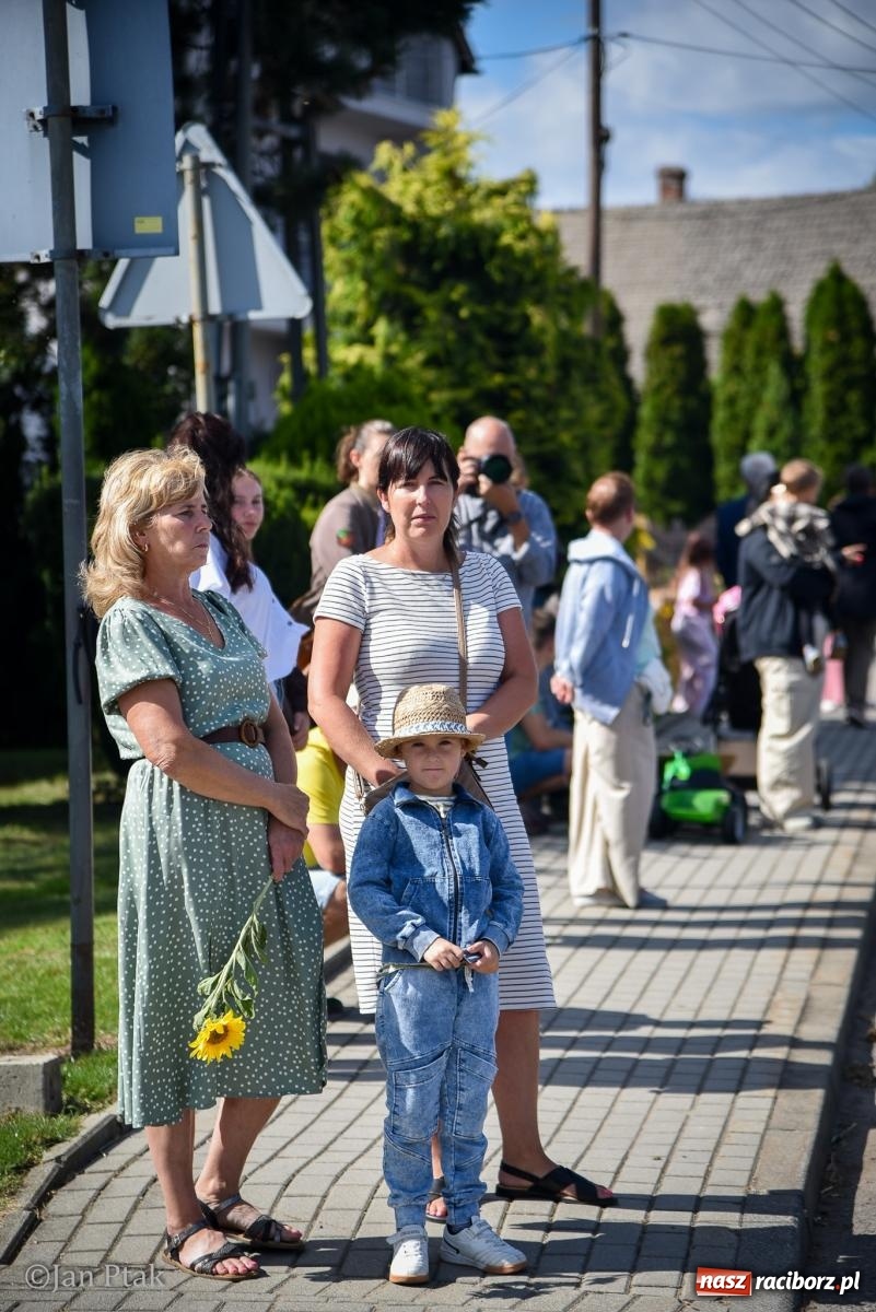 Zdjęcie w galerii na portalu naszraciborz.pl: Dożynki gminy Krzanowice w Wojnowicach. Za nami uroczysty korowód [FOTO i WIDEO] wiadomości z regionu