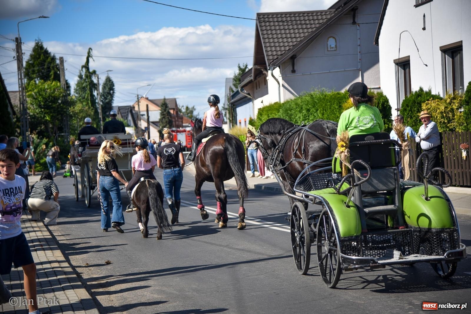 Zdjęcie w galerii na portalu naszraciborz.pl: Dożynki gminy Krzanowice w Wojnowicach. Za nami uroczysty korowód [FOTO i WIDEO] wiadomości z regionu