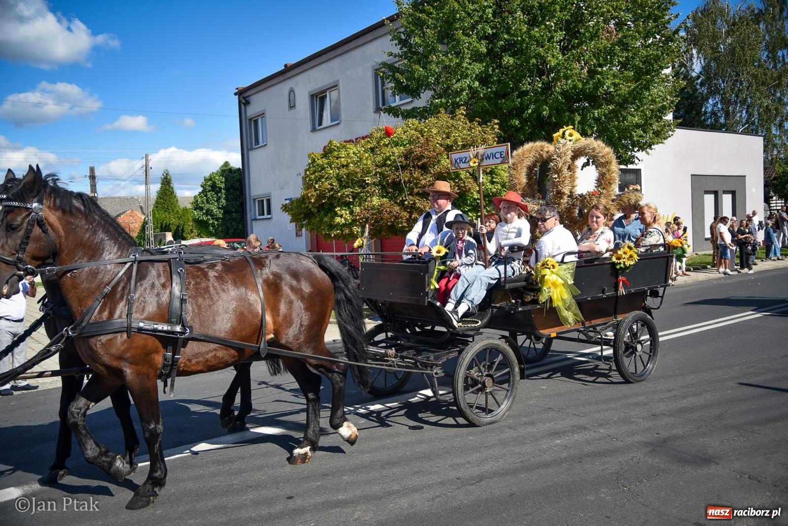 Zdjęcie w galerii na portalu naszraciborz.pl: Dożynki gminy Krzanowice w Wojnowicach. Za nami uroczysty korowód [FOTO i WIDEO] wiadomości z regionu