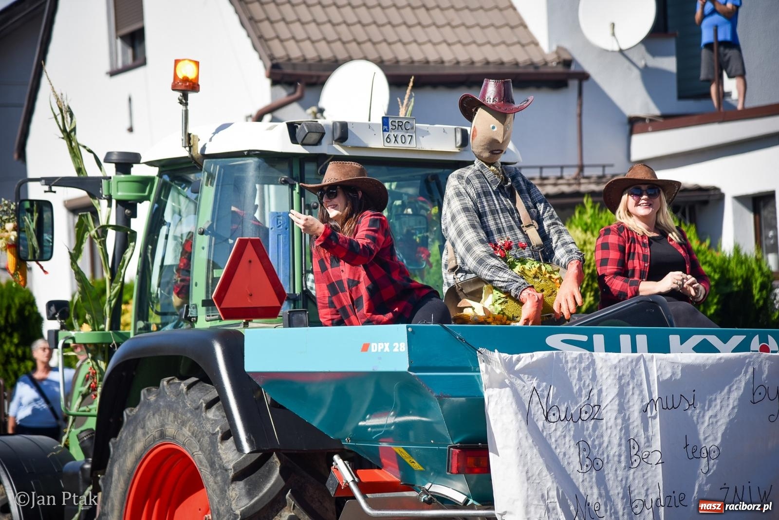 Zdjęcie w galerii na portalu naszraciborz.pl: Dożynki gminy Krzanowice w Wojnowicach. Za nami uroczysty korowód [FOTO i WIDEO] wiadomości z regionu