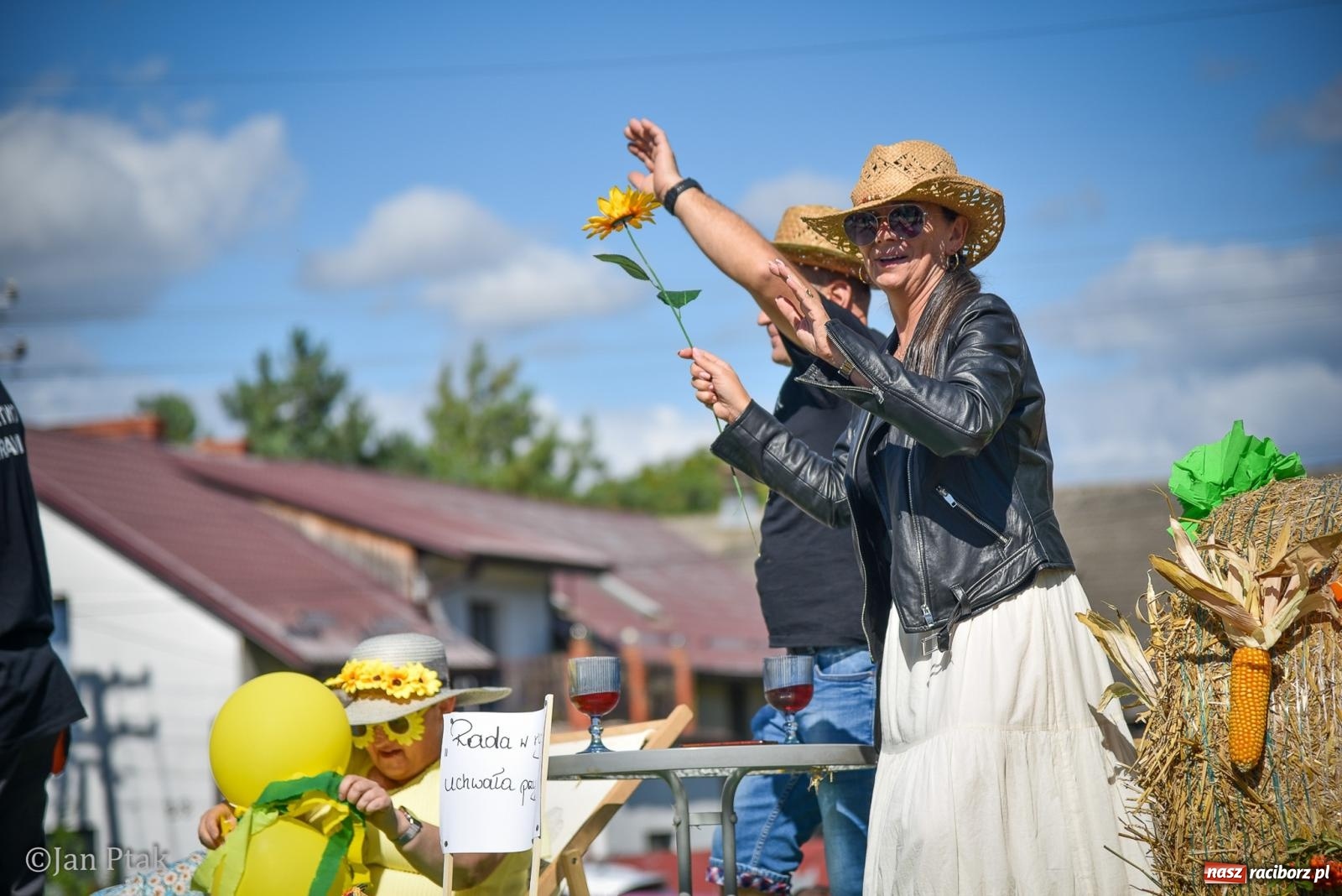 Zdjęcie w galerii na portalu naszraciborz.pl: Dożynki gminy Krzanowice w Wojnowicach. Za nami uroczysty korowód [FOTO i WIDEO] wiadomości z regionu