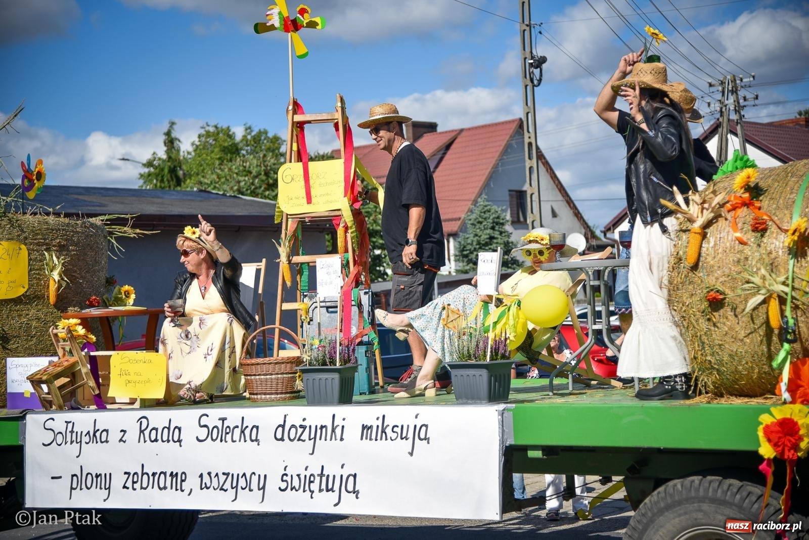 Zdjęcie w galerii na portalu naszraciborz.pl: Dożynki gminy Krzanowice w Wojnowicach. Za nami uroczysty korowód [FOTO i WIDEO] wiadomości z regionu