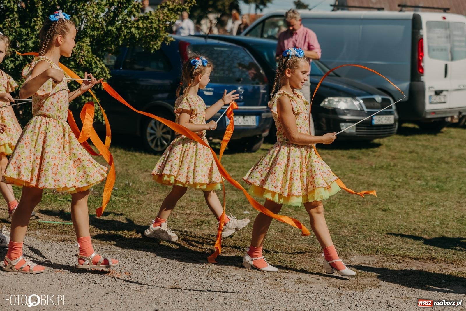 Zdjęcie w galerii na portalu naszraciborz.pl: Bieńkowice pokazały, że na śląskiej wsi potrafią się bawić. Korowód pełen humoru i nowoczesnych maszyn wiadomości z regionu