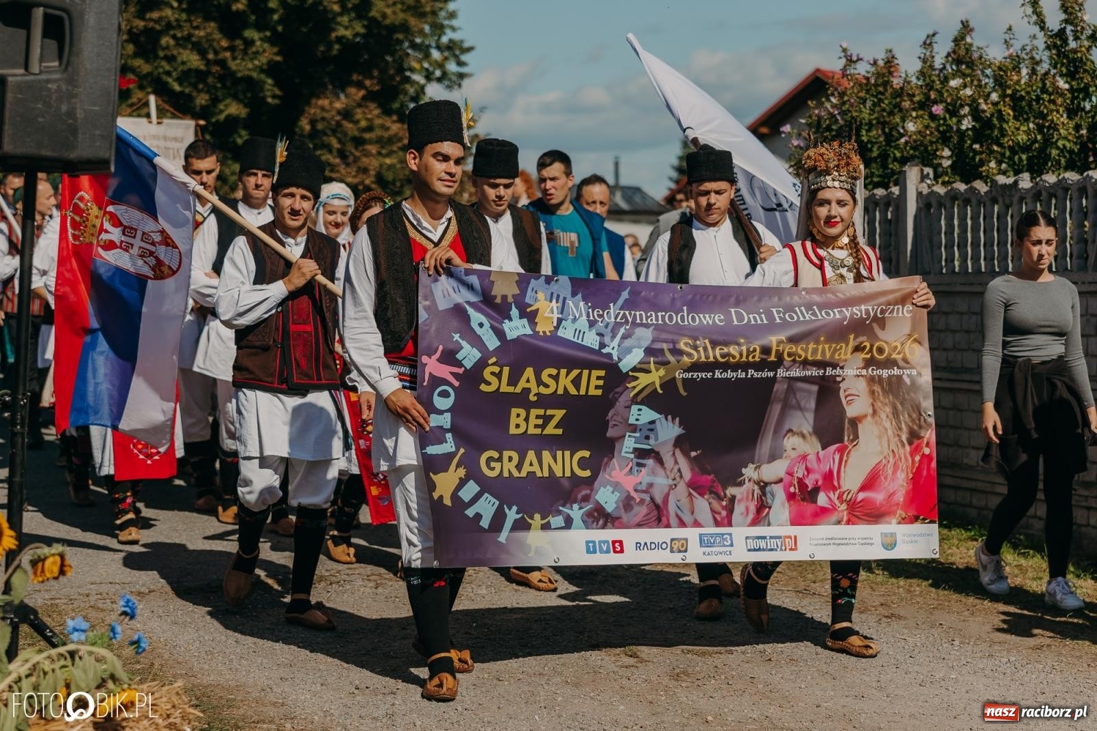 Zdjęcie w galerii na portalu naszraciborz.pl: Bieńkowice pokazały, że na śląskiej wsi potrafią się bawić. Korowód pełen humoru i nowoczesnych maszyn wiadomości z regionu