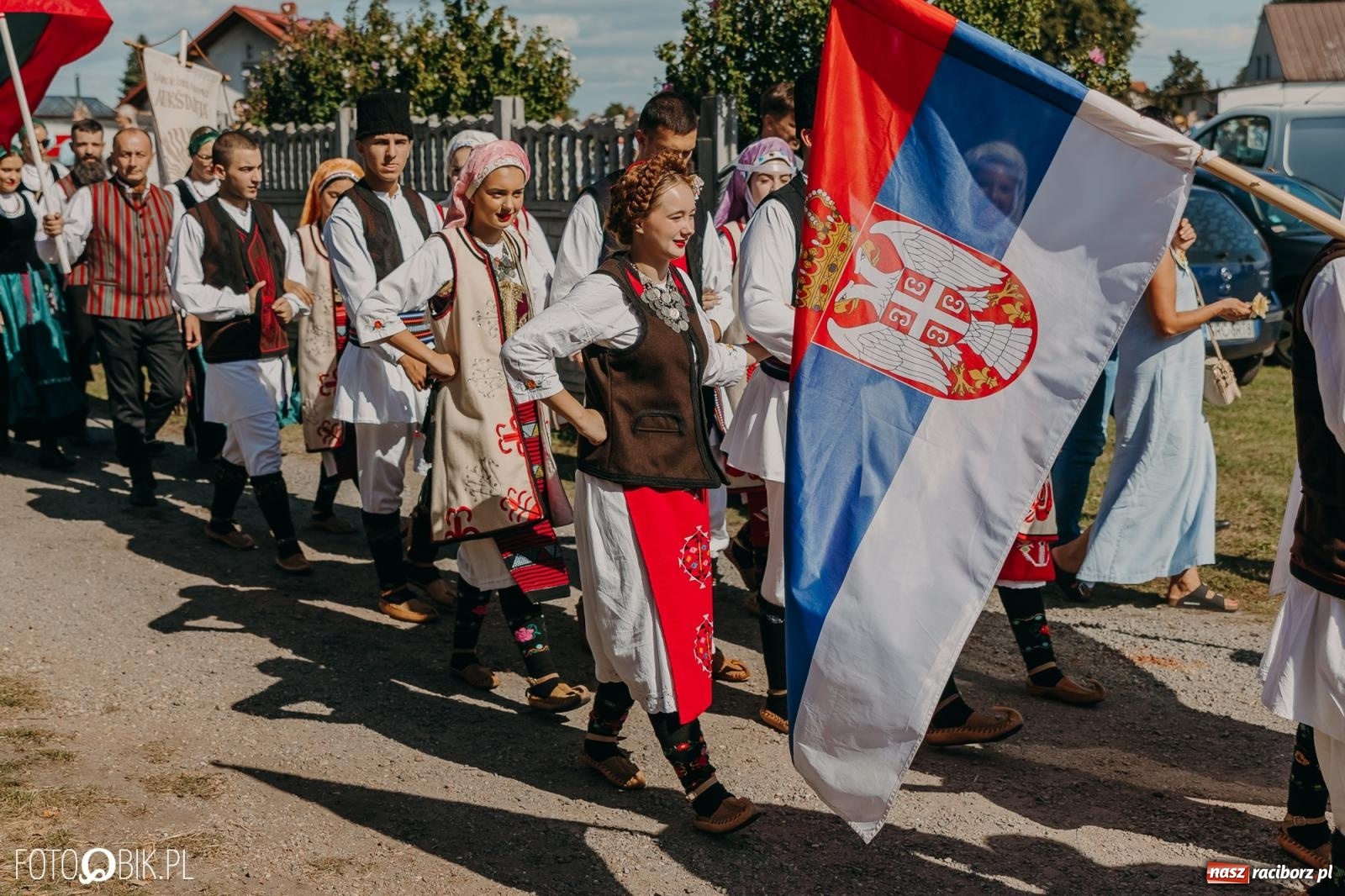 Zdjęcie w galerii na portalu naszraciborz.pl: Bieńkowice pokazały, że na śląskiej wsi potrafią się bawić. Korowód pełen humoru i nowoczesnych maszyn wiadomości z regionu