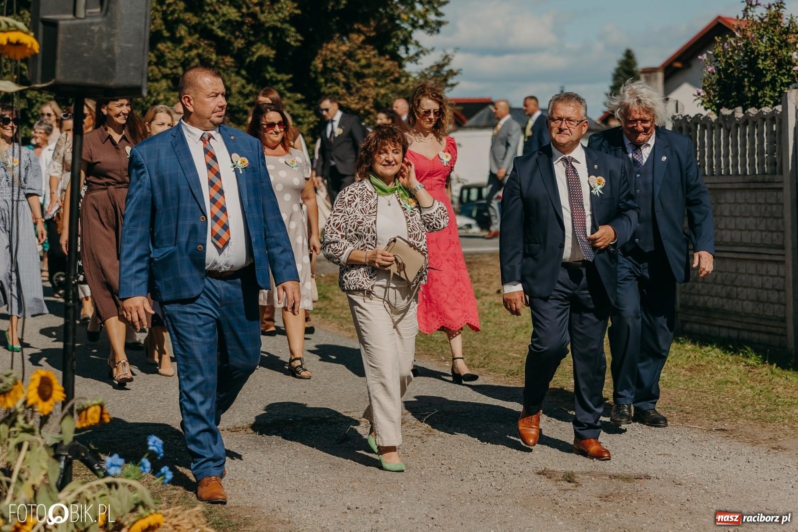 Zdjęcie w galerii na portalu naszraciborz.pl: Bieńkowice pokazały, że na śląskiej wsi potrafią się bawić. Korowód pełen humoru i nowoczesnych maszyn wiadomości z regionu