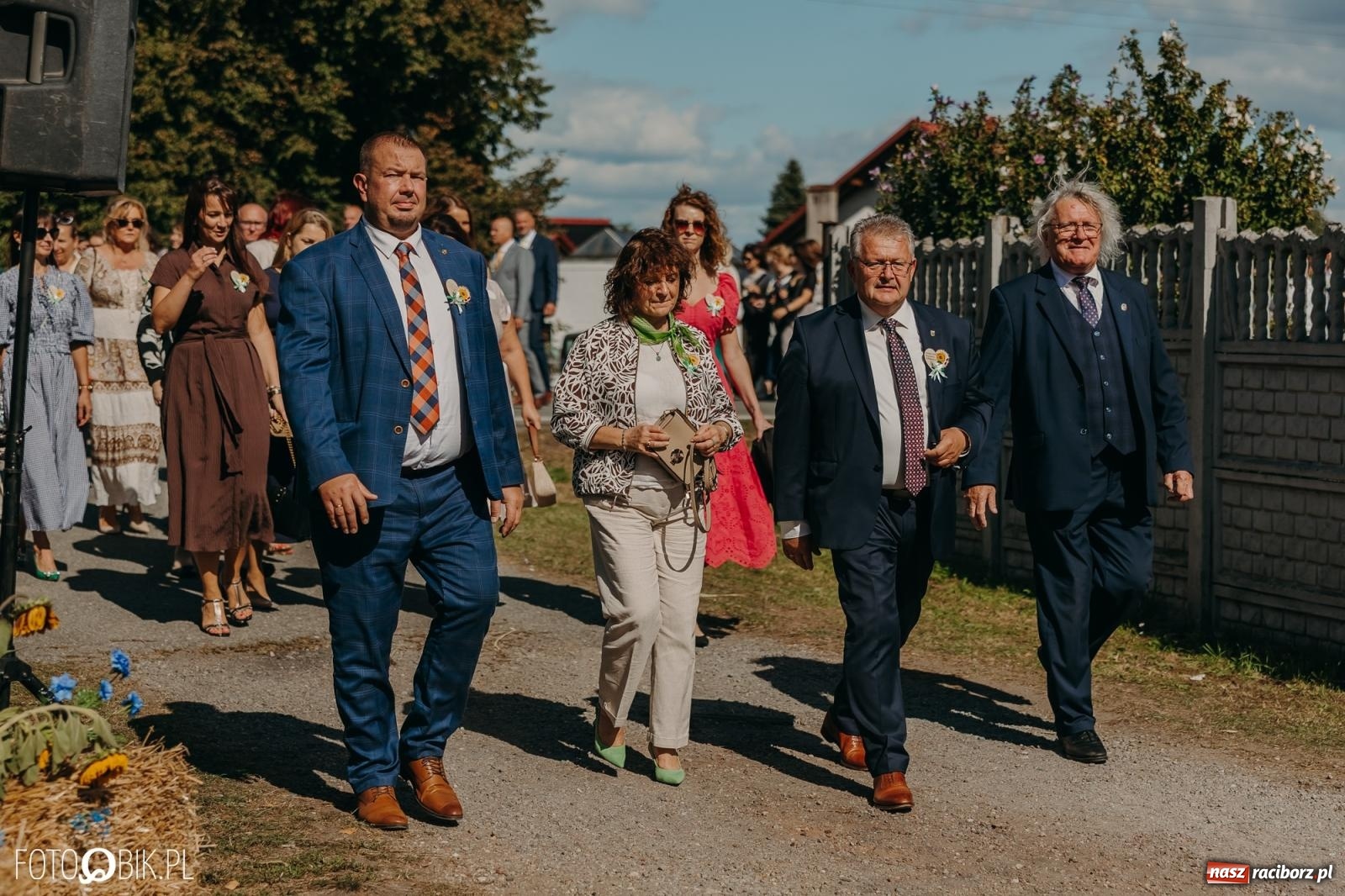 Zdjęcie w galerii na portalu naszraciborz.pl: Bieńkowice pokazały, że na śląskiej wsi potrafią się bawić. Korowód pełen humoru i nowoczesnych maszyn wiadomości z regionu