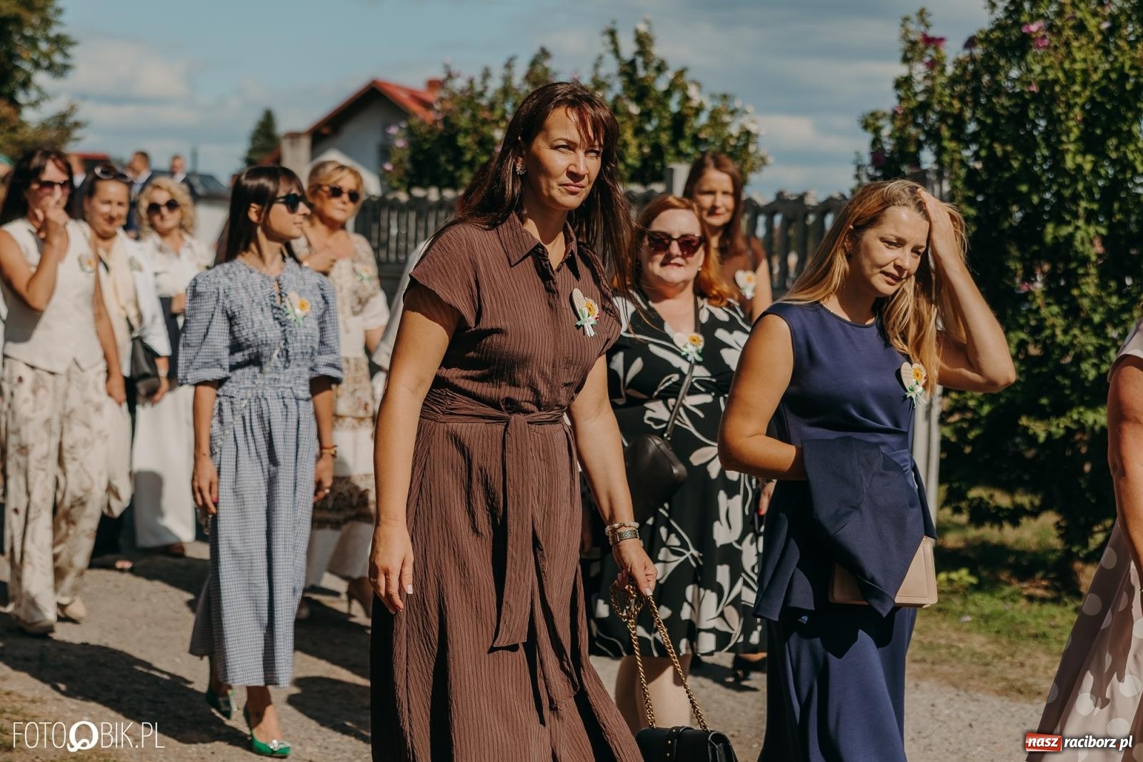 Zdjęcie w galerii na portalu naszraciborz.pl: Bieńkowice pokazały, że na śląskiej wsi potrafią się bawić. Korowód pełen humoru i nowoczesnych maszyn wiadomości z regionu