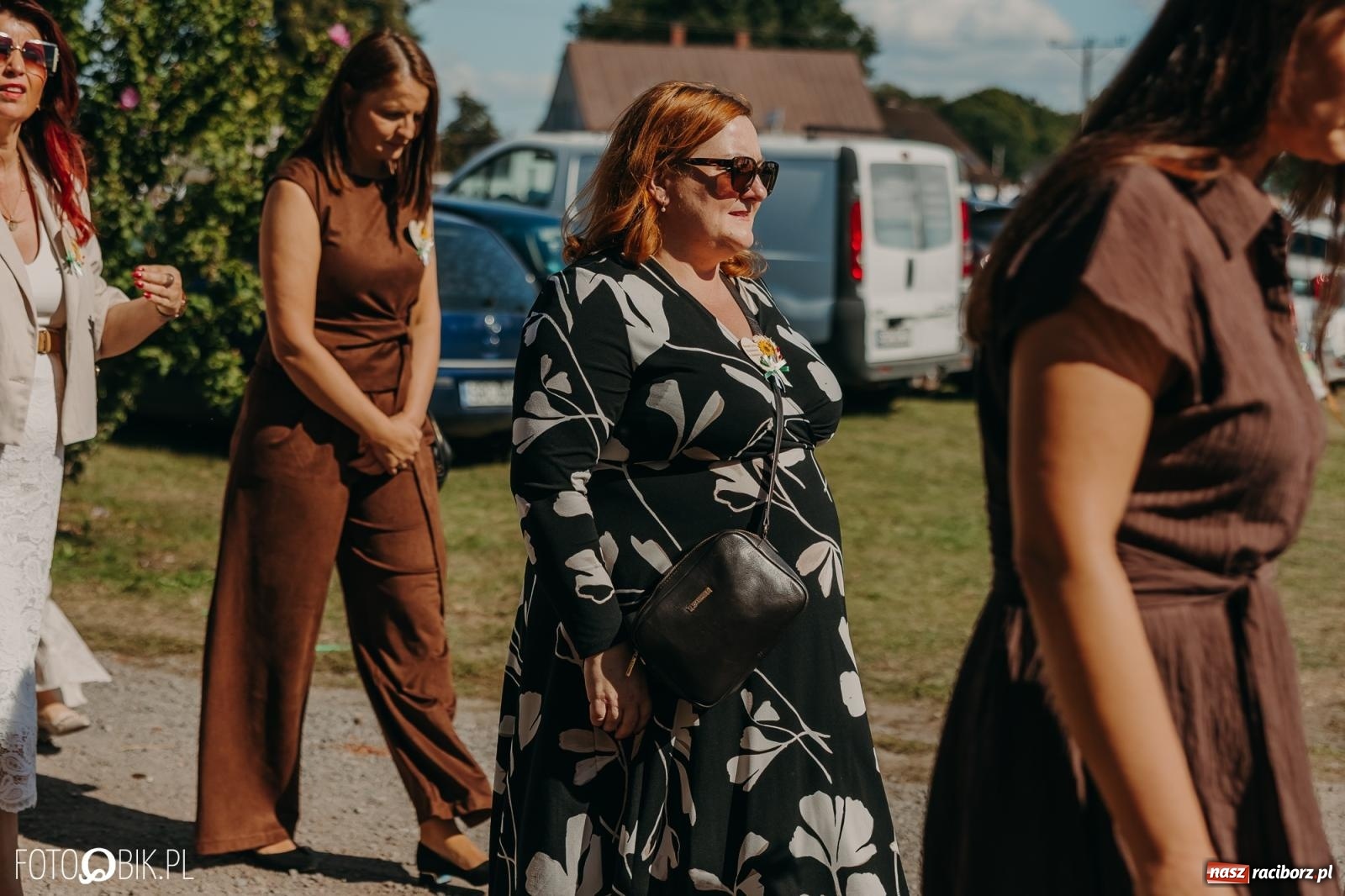 Zdjęcie w galerii na portalu naszraciborz.pl: Bieńkowice pokazały, że na śląskiej wsi potrafią się bawić. Korowód pełen humoru i nowoczesnych maszyn wiadomości z regionu
