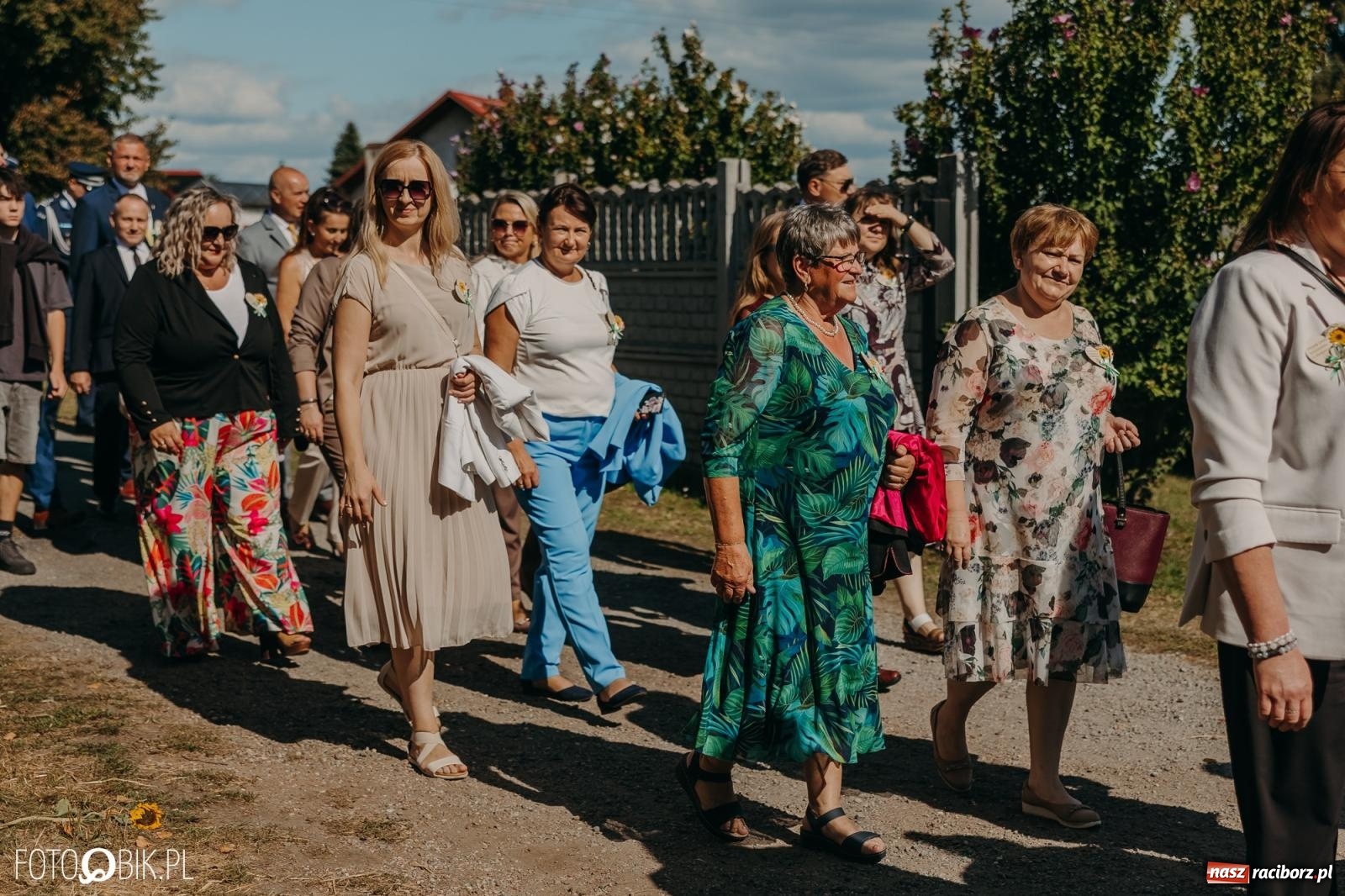 Zdjęcie w galerii na portalu naszraciborz.pl: Bieńkowice pokazały, że na śląskiej wsi potrafią się bawić. Korowód pełen humoru i nowoczesnych maszyn wiadomości z regionu