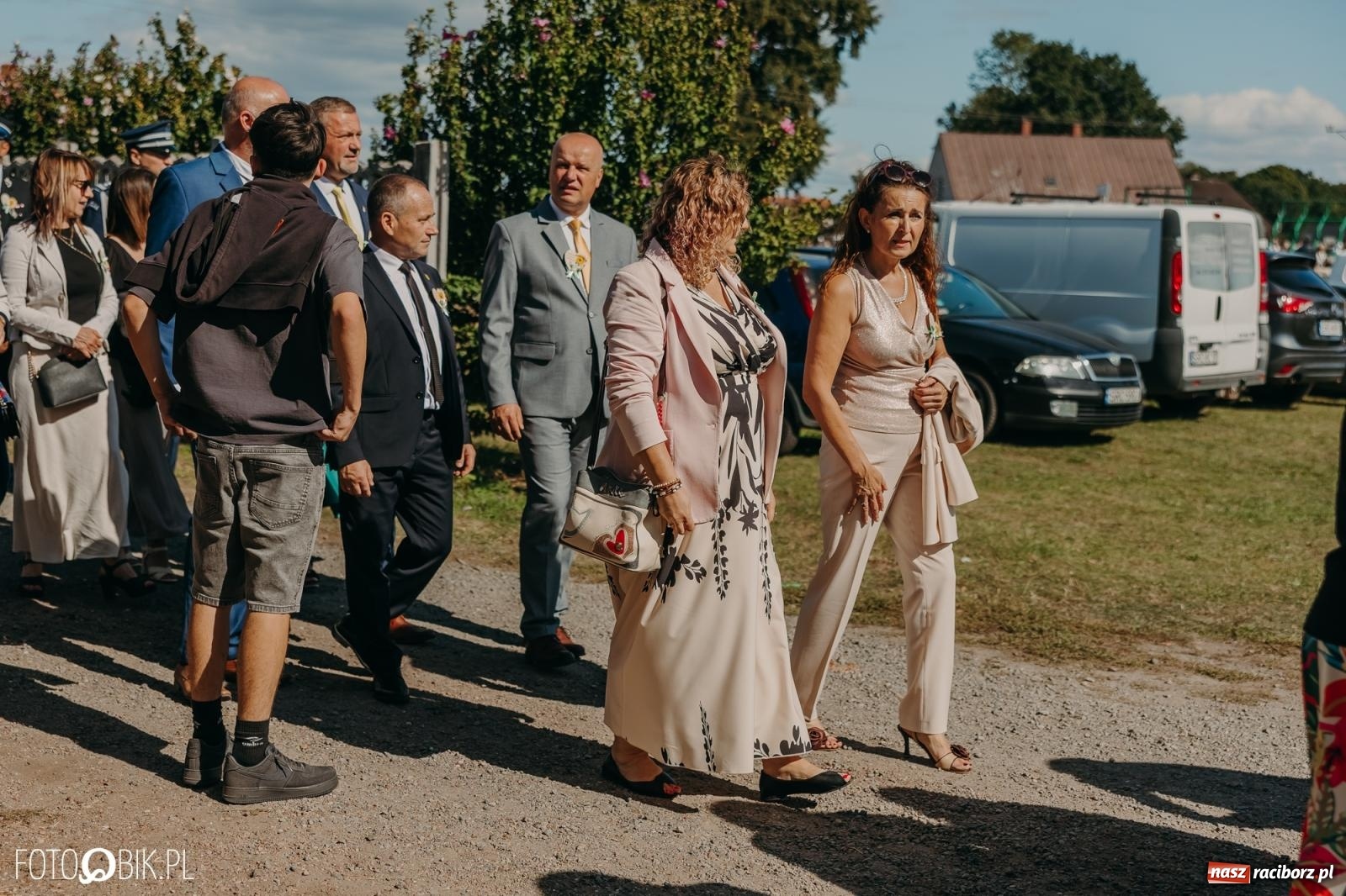 Zdjęcie w galerii na portalu naszraciborz.pl: Bieńkowice pokazały, że na śląskiej wsi potrafią się bawić. Korowód pełen humoru i nowoczesnych maszyn wiadomości z regionu