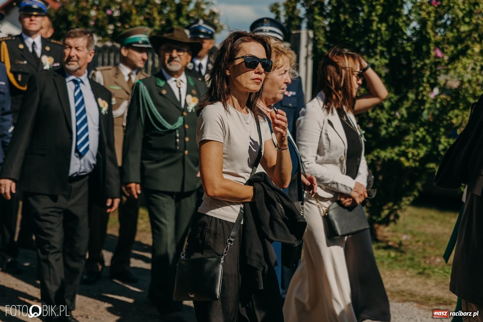 Zdjęcie w galerii na portalu naszraciborz.pl: Bieńkowice pokazały, że na śląskiej wsi potrafią się bawić. Korowód pełen humoru i nowoczesnych maszyn wiadomości z regionu