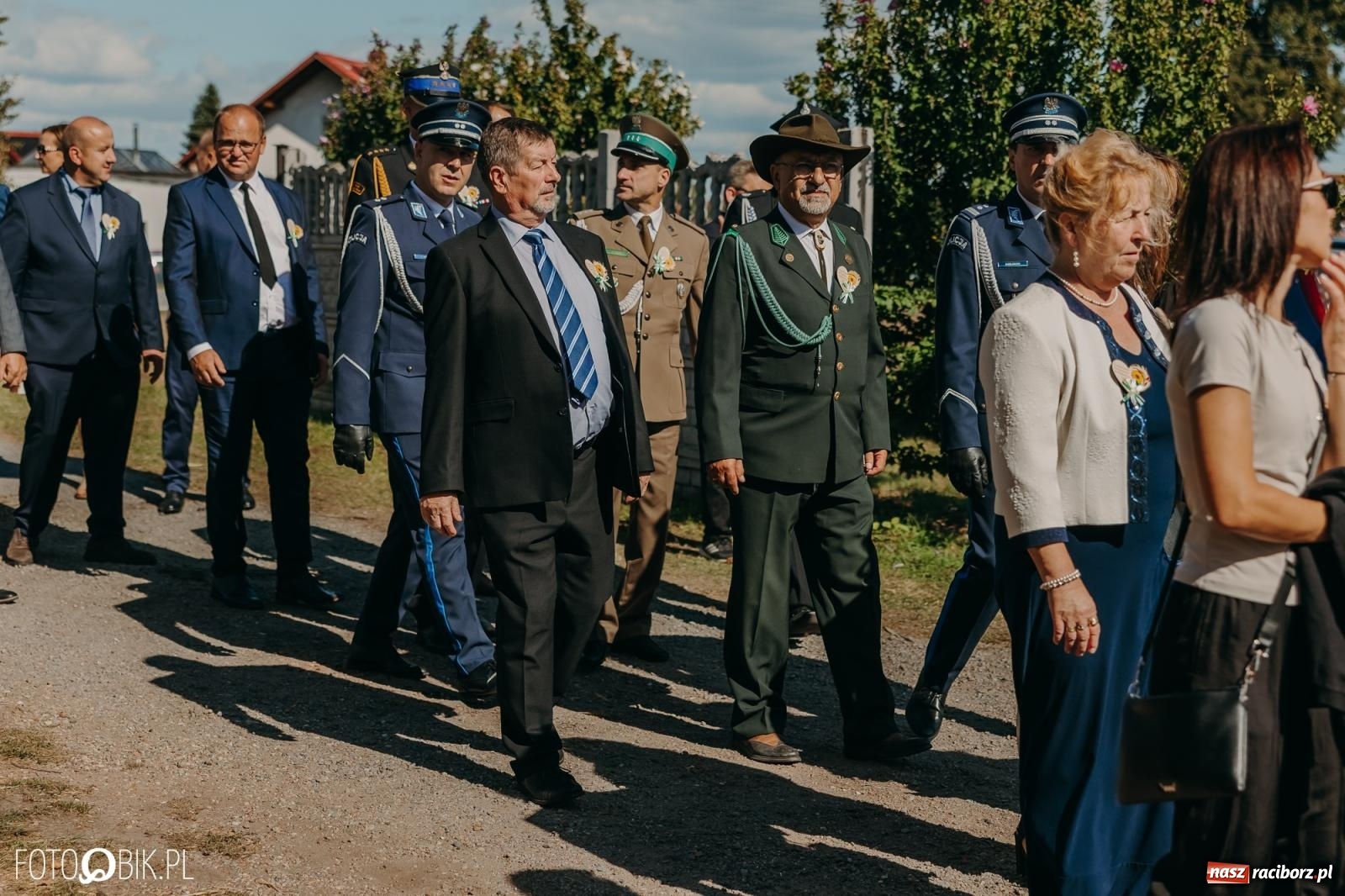 Zdjęcie w galerii na portalu naszraciborz.pl: Bieńkowice pokazały, że na śląskiej wsi potrafią się bawić. Korowód pełen humoru i nowoczesnych maszyn wiadomości z regionu