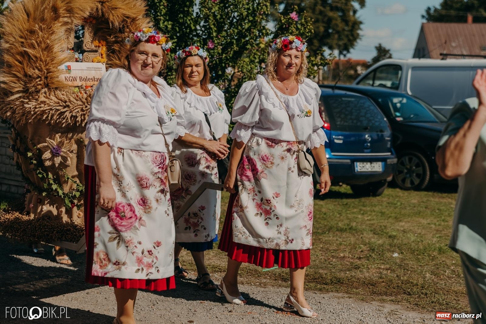 Zdjęcie w galerii na portalu naszraciborz.pl: Bieńkowice pokazały, że na śląskiej wsi potrafią się bawić. Korowód pełen humoru i nowoczesnych maszyn wiadomości z regionu