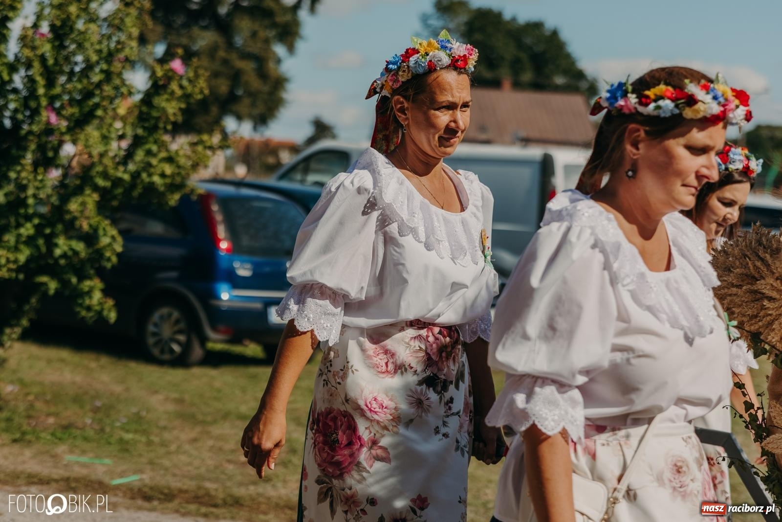 Zdjęcie w galerii na portalu naszraciborz.pl: Bieńkowice pokazały, że na śląskiej wsi potrafią się bawić. Korowód pełen humoru i nowoczesnych maszyn wiadomości z regionu
