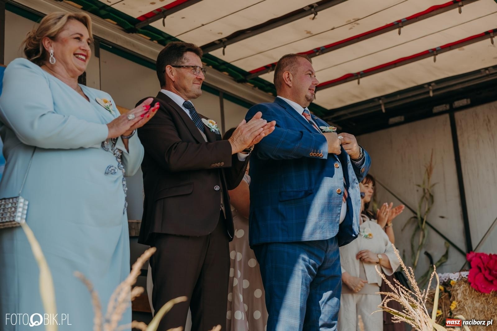 Zdjęcie w galerii na portalu naszraciborz.pl: Bieńkowice pokazały, że na śląskiej wsi potrafią się bawić. Korowód pełen humoru i nowoczesnych maszyn wiadomości z regionu