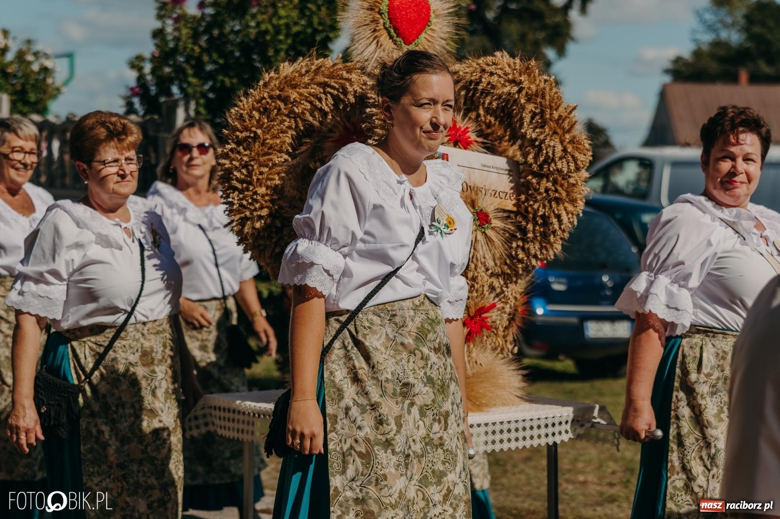 Zdjęcie w galerii na portalu naszraciborz.pl: Bieńkowice pokazały, że na śląskiej wsi potrafią się bawić. Korowód pełen humoru i nowoczesnych maszyn wiadomości z regionu