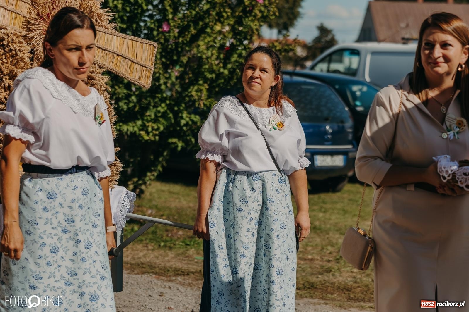 Zdjęcie w galerii na portalu naszraciborz.pl: Bieńkowice pokazały, że na śląskiej wsi potrafią się bawić. Korowód pełen humoru i nowoczesnych maszyn wiadomości z regionu