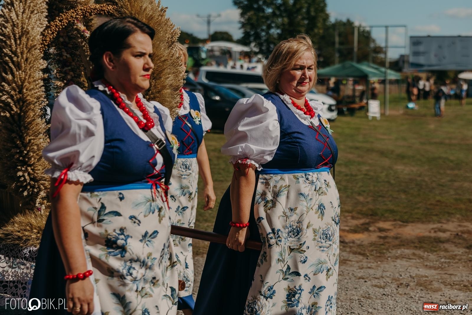 Zdjęcie w galerii na portalu naszraciborz.pl: Bieńkowice pokazały, że na śląskiej wsi potrafią się bawić. Korowód pełen humoru i nowoczesnych maszyn wiadomości z regionu