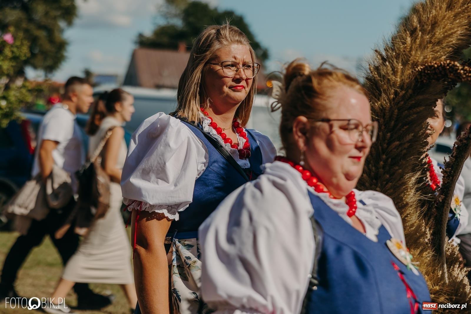 Zdjęcie w galerii na portalu naszraciborz.pl: Bieńkowice pokazały, że na śląskiej wsi potrafią się bawić. Korowód pełen humoru i nowoczesnych maszyn wiadomości z regionu