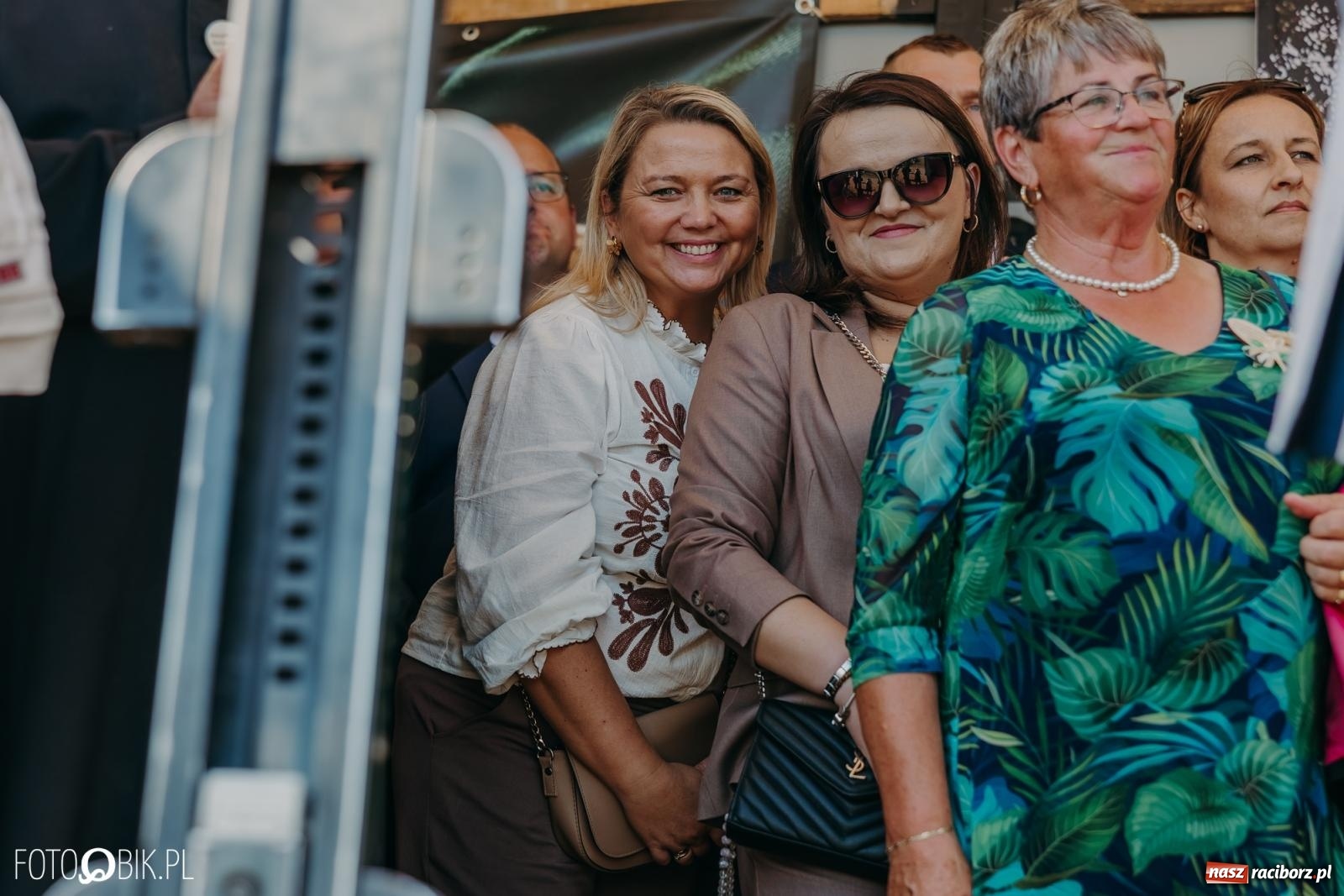 Zdjęcie w galerii na portalu naszraciborz.pl: Bieńkowice pokazały, że na śląskiej wsi potrafią się bawić. Korowód pełen humoru i nowoczesnych maszyn wiadomości z regionu