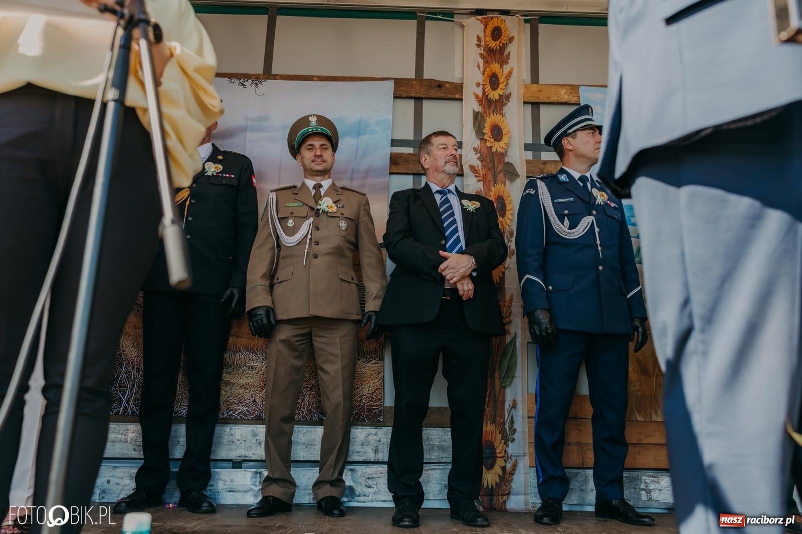 Zdjęcie w galerii na portalu naszraciborz.pl: Bieńkowice pokazały, że na śląskiej wsi potrafią się bawić. Korowód pełen humoru i nowoczesnych maszyn wiadomości z regionu