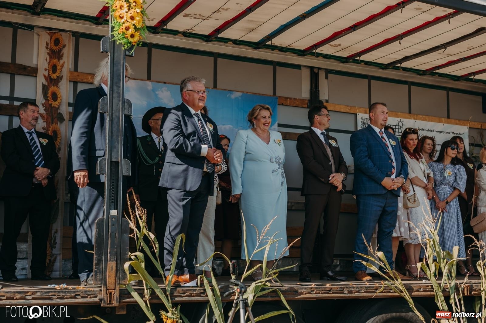Zdjęcie w galerii na portalu naszraciborz.pl: Bieńkowice pokazały, że na śląskiej wsi potrafią się bawić. Korowód pełen humoru i nowoczesnych maszyn wiadomości z regionu