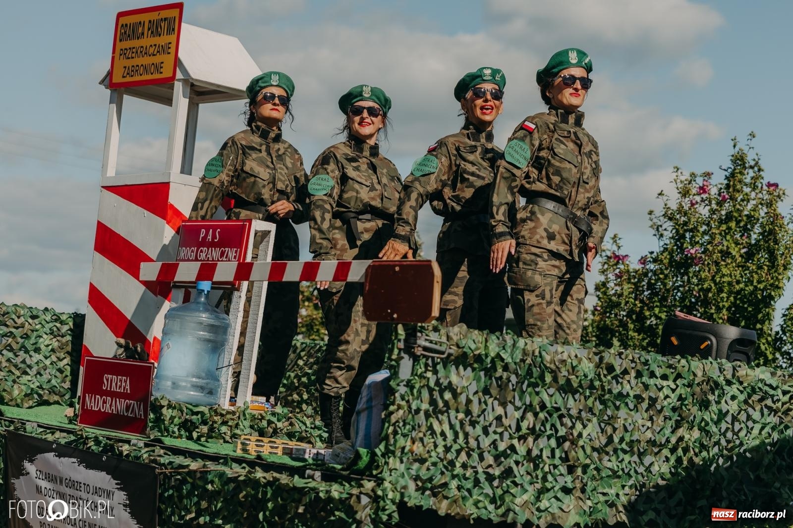 Zdjęcie w galerii na portalu naszraciborz.pl: Bieńkowice pokazały, że na śląskiej wsi potrafią się bawić. Korowód pełen humoru i nowoczesnych maszyn wiadomości z regionu