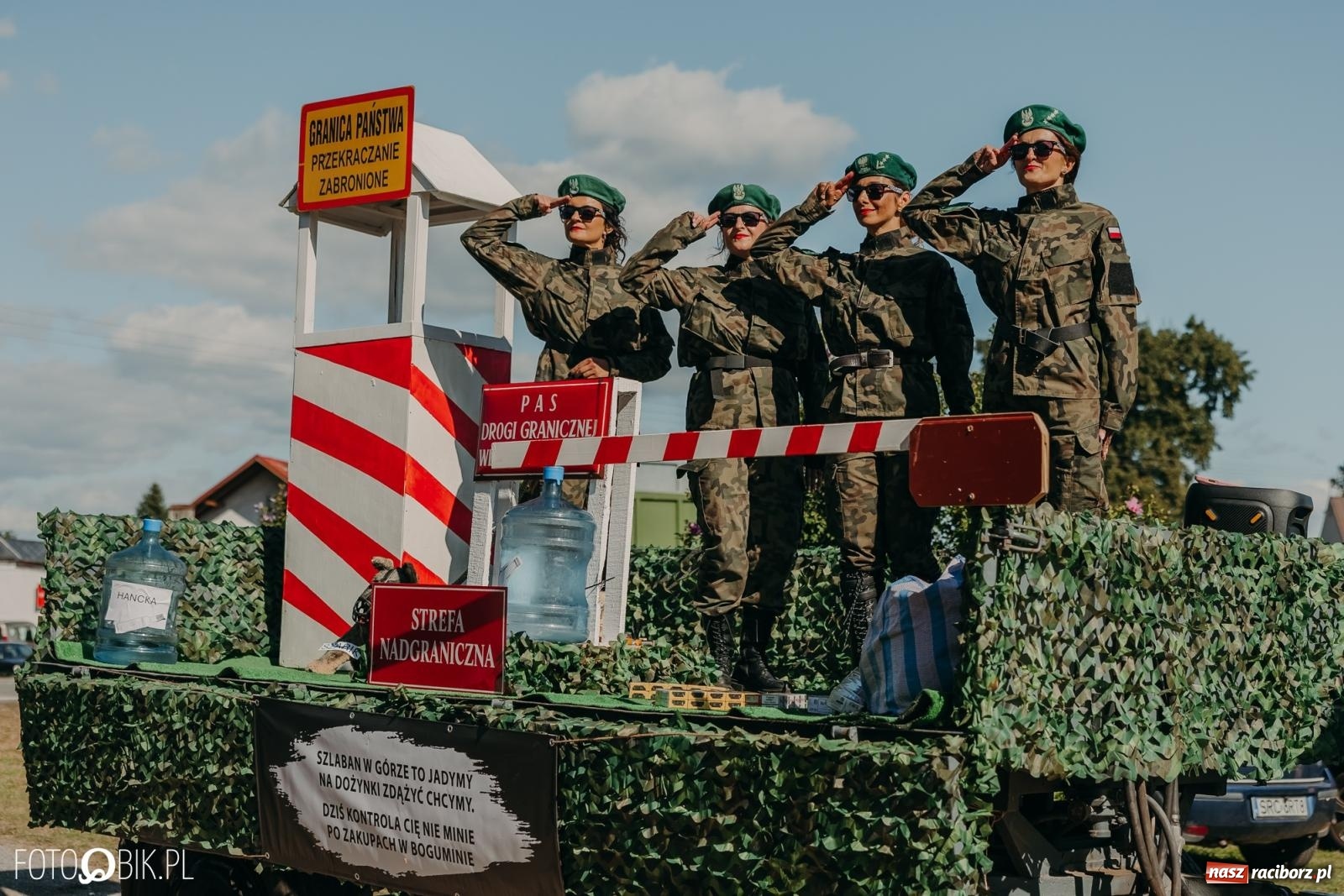 Zdjęcie w galerii na portalu naszraciborz.pl: Bieńkowice pokazały, że na śląskiej wsi potrafią się bawić. Korowód pełen humoru i nowoczesnych maszyn wiadomości z regionu