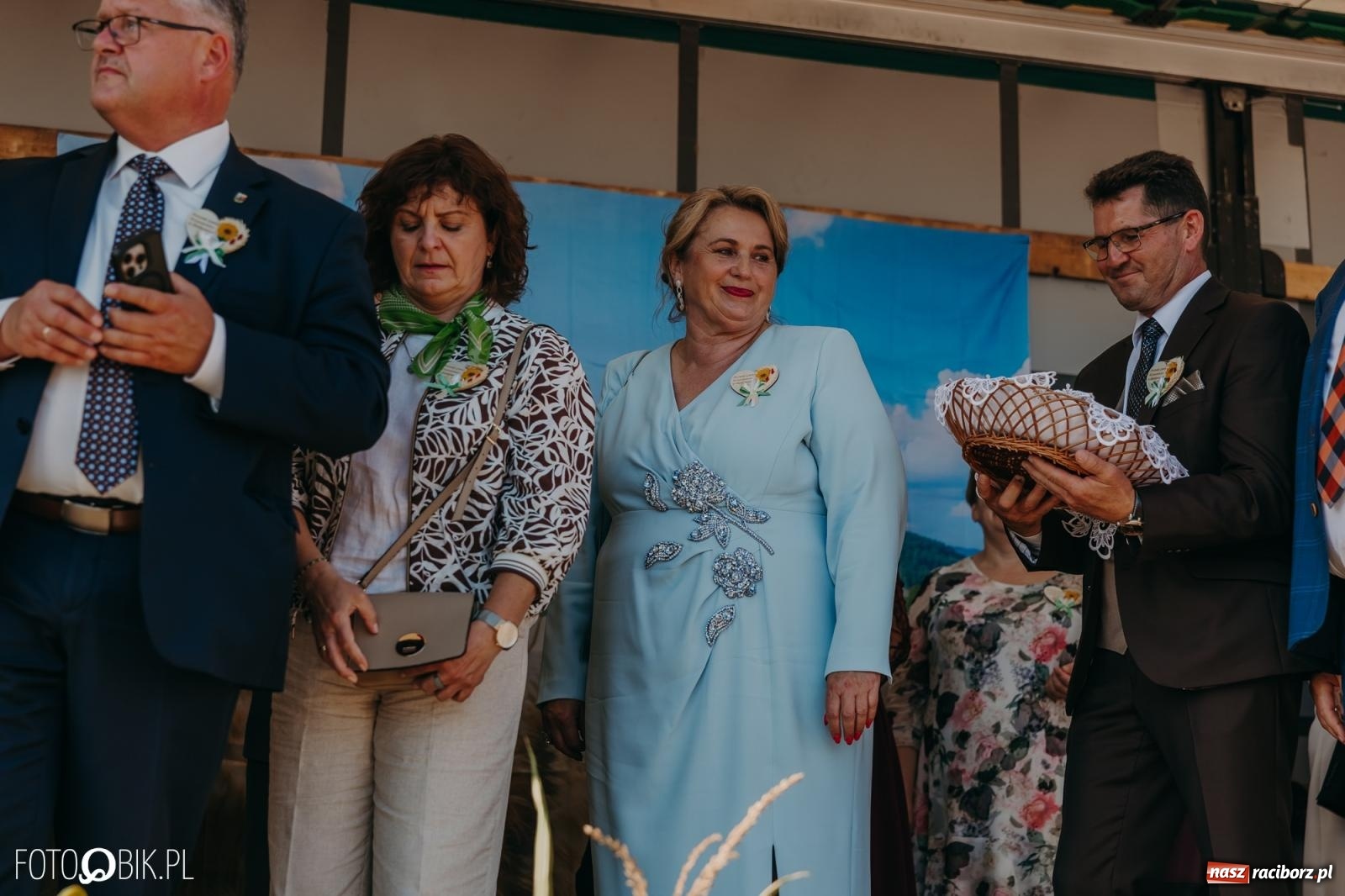 Zdjęcie w galerii na portalu naszraciborz.pl: Bieńkowice pokazały, że na śląskiej wsi potrafią się bawić. Korowód pełen humoru i nowoczesnych maszyn wiadomości z regionu