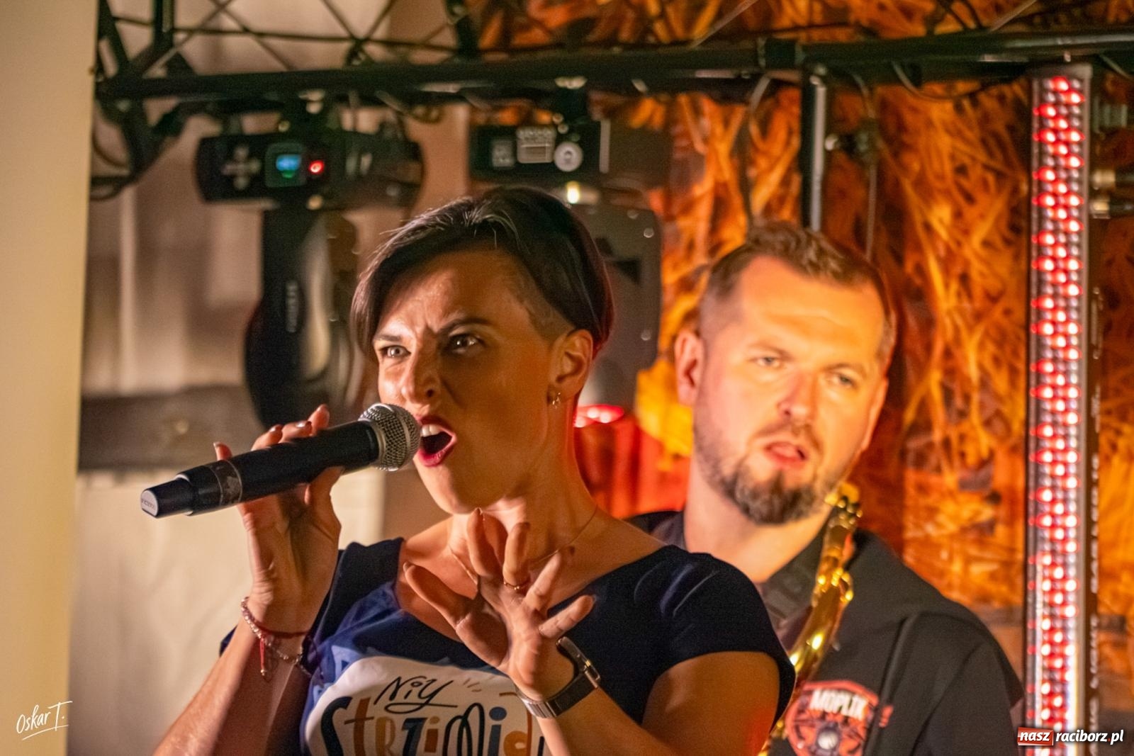 Zdjęcie w galerii na portalu naszraciborz.pl: A po korowodzie i mszy… biesiada i tłumy na parkiecie. Tak bawiła się gmina Nędza na dożynkach w Zawadzie Książęcej [FOTO] wiadomości z regionu