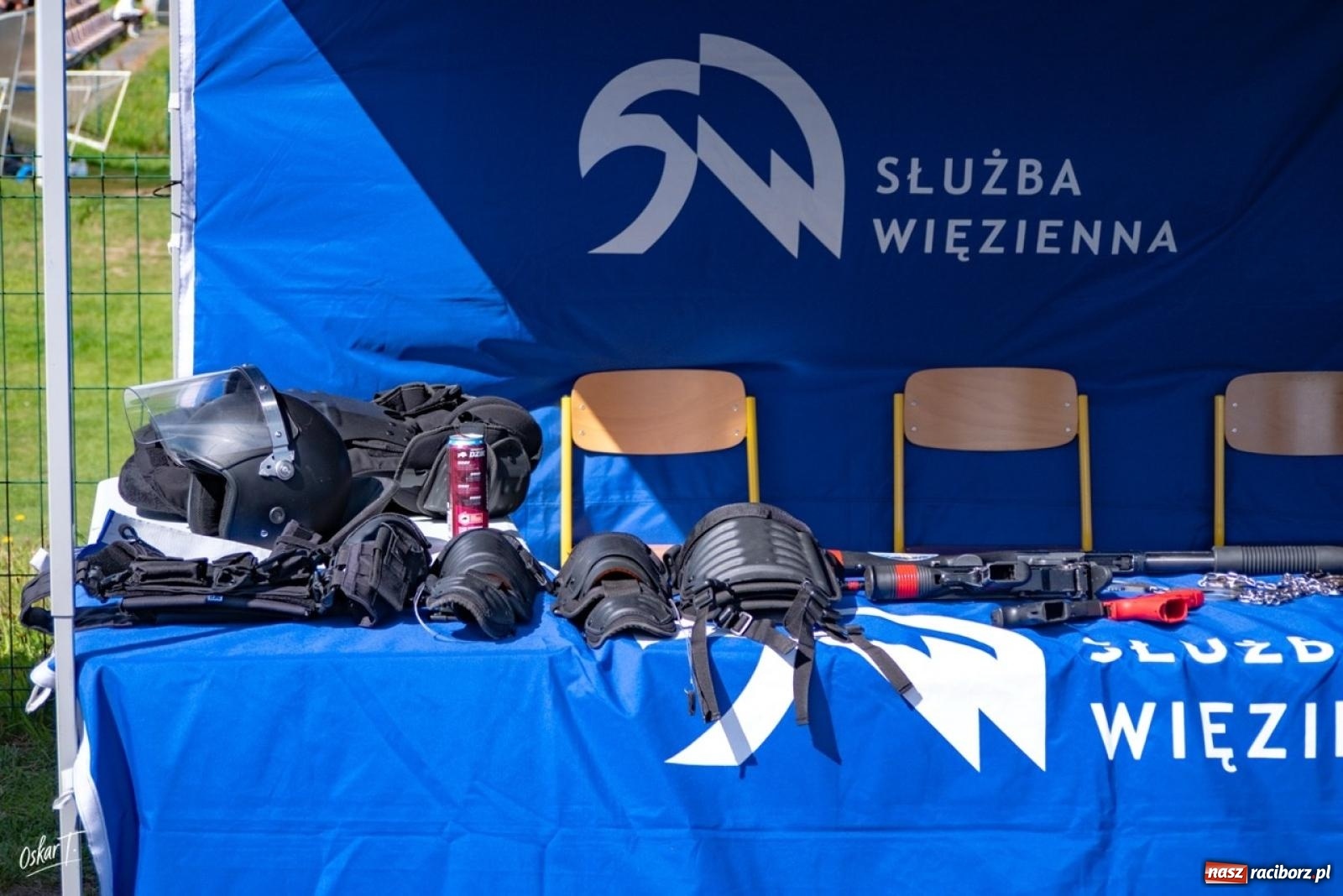 Zdjęcie w galerii na portalu naszraciborz.pl: Mundurowi i mieszkańcy zjednoczeni w pomocy. W Raszczycach zagrali dla Wojtka [FOTO] wiadomości z regionu