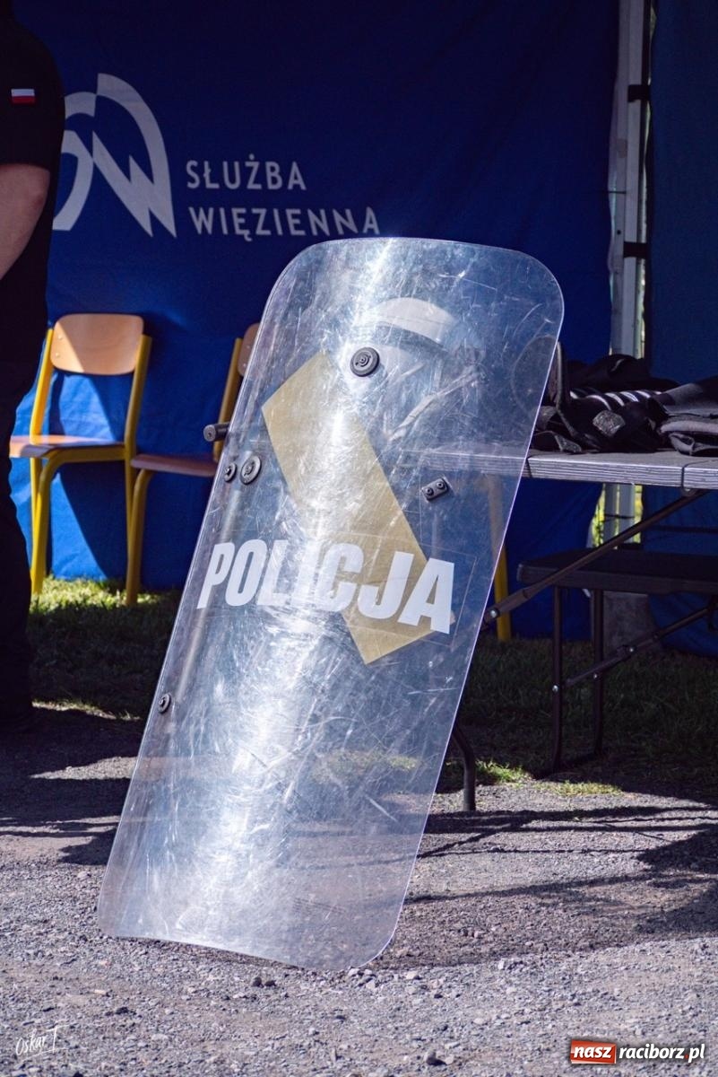 Zdjęcie w galerii na portalu naszraciborz.pl: Mundurowi i mieszkańcy zjednoczeni w pomocy. W Raszczycach zagrali dla Wojtka [FOTO] wiadomości z regionu