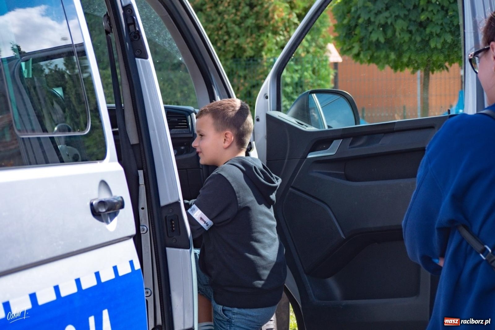 Zdjęcie w galerii na portalu naszraciborz.pl: Mundurowi i mieszkańcy zjednoczeni w pomocy. W Raszczycach zagrali dla Wojtka [FOTO] wiadomości z regionu